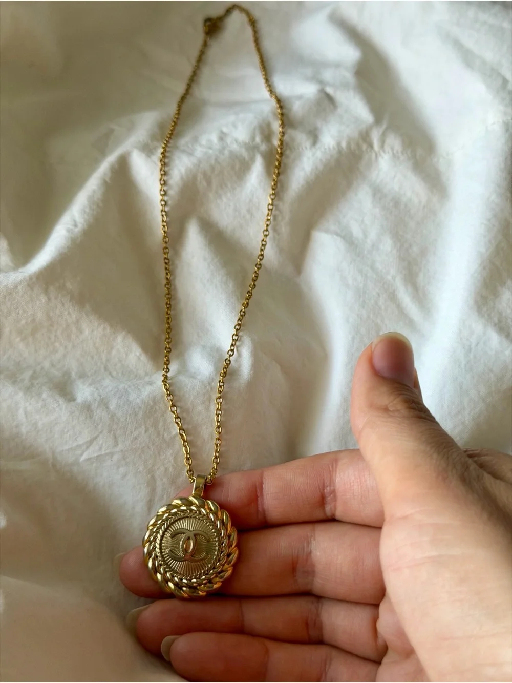 CHANEL Gold CC Rope-Edge Medallion Necklace